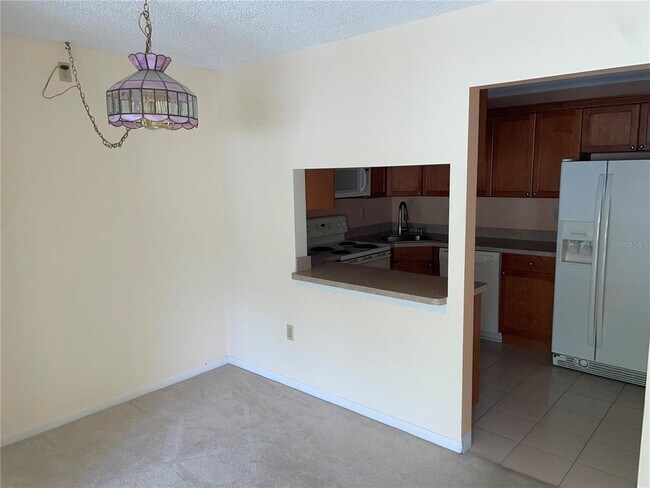 Building Photo - 2642 Pine Ridge Way S