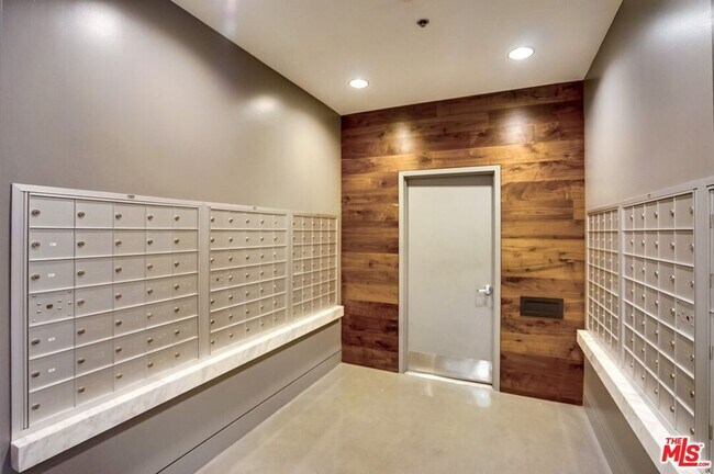 Building Photo - 1111 S Grand Ave