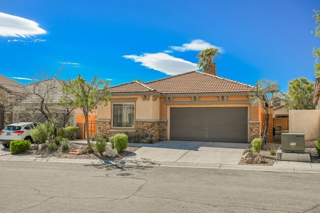 Building Photo - Welcome Home!  One Store Home