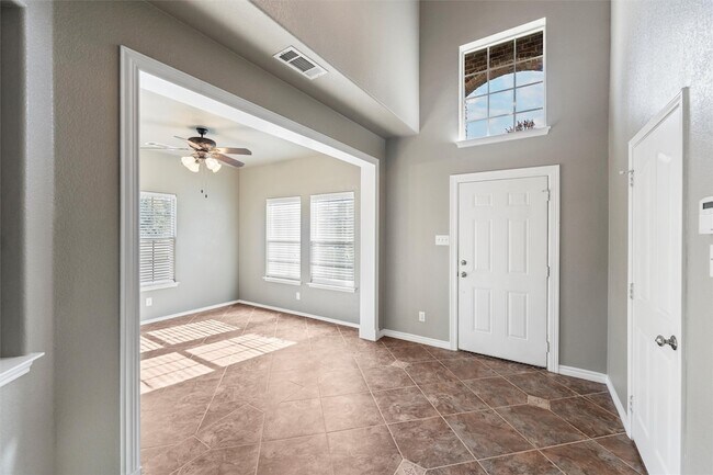 Building Photo - 500 Braewick Dr