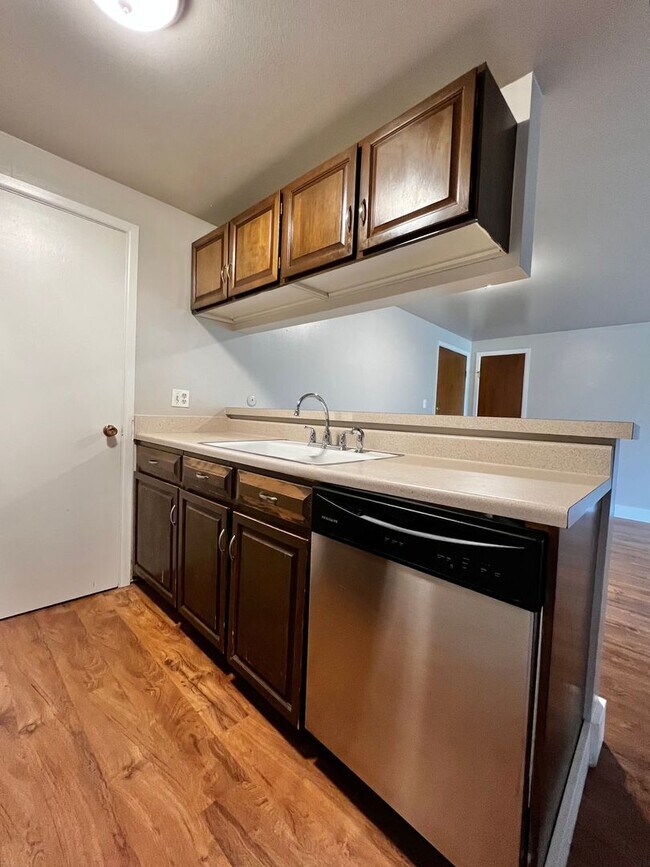 Building Photo - Robertson1005 (KC-JF)