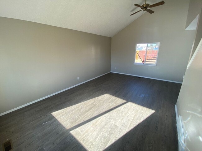 Building Photo - Nice 3 Bedroom 2 Story Home Close to Ft Ca...