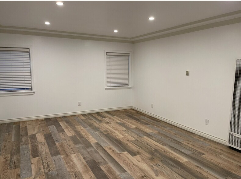 Building Photo - 9517 Kauffman Ave