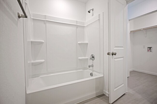 Building Photo - 298 Tahoe Ave