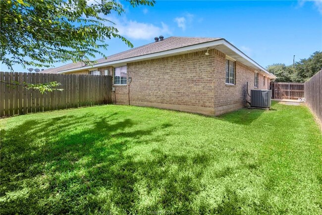 Building Photo - 3609-3611 Oldenburg Ct