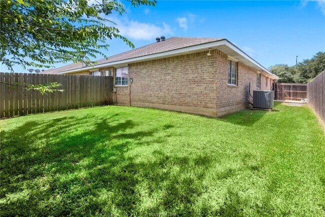 Building Photo - 3609 Oldenburg Ct
