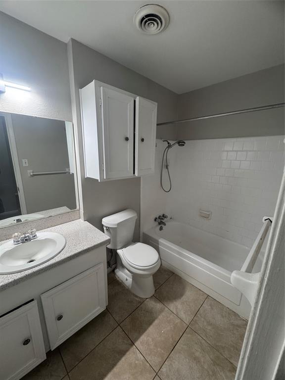 Building Photo - 5810 Clarewood Dr