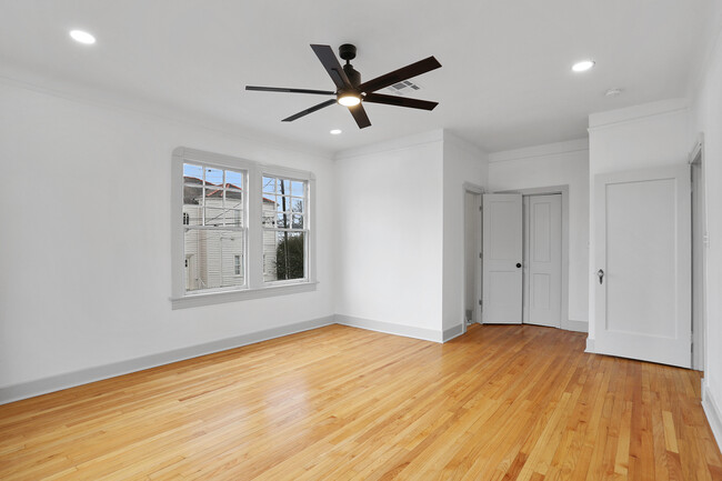 Main bedroom with en-suite - 3801 Nashville Ave