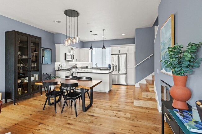 Building Photo - Modern, Stylish Furnished Townhome in Down...