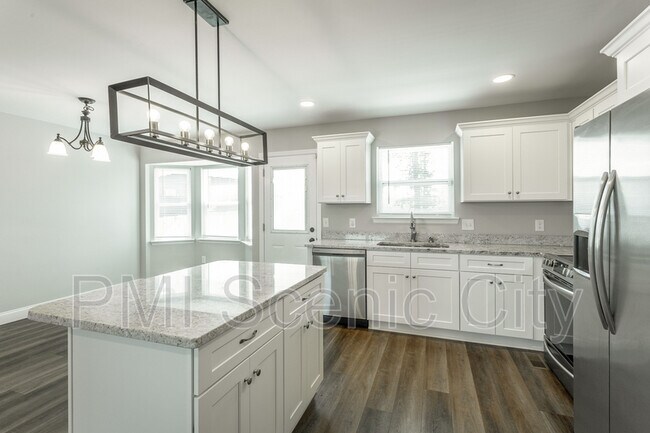 Building Photo - 8128 Fallen Maple Dr