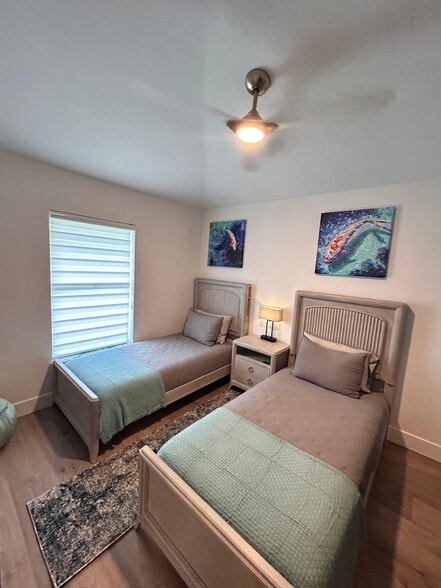 Building Photo - 6205 SE Circle St