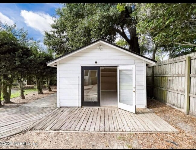 Building Photo - 1802 Kingswood Rd