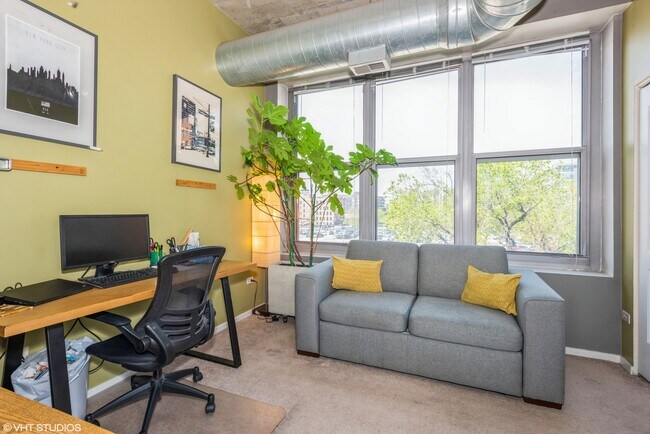 Building Photo - 933 W Van Buren St