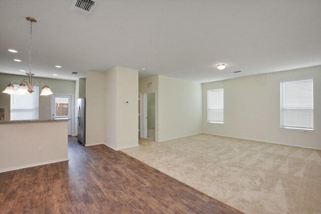 Building Photo - Inviting 4BD/3BA Rental Home with Walk-In Closet & Big Yard