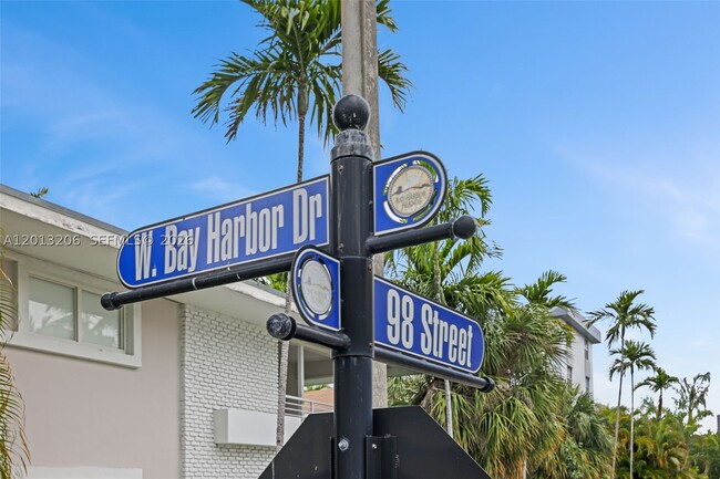 Building Photo - 9800 W Bay Harbor Dr