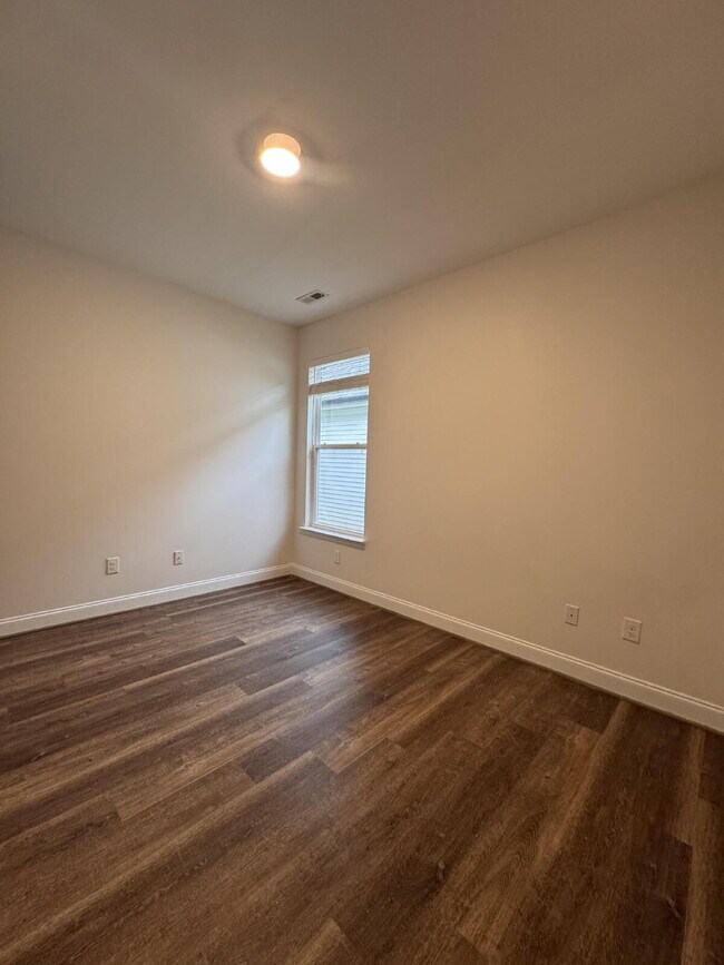 Building Photo - Modern 4-Bed, 3.5-Bath Home in Travelers R...