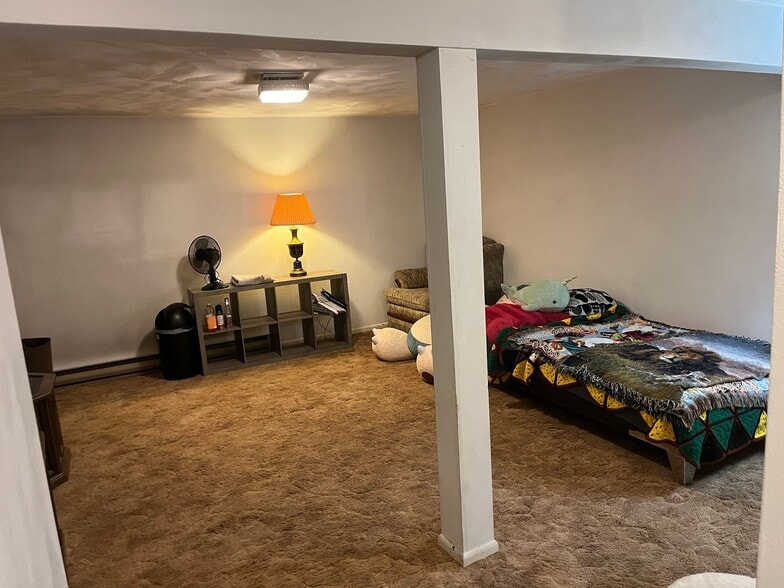 Building Photo - 47 Carol Ct