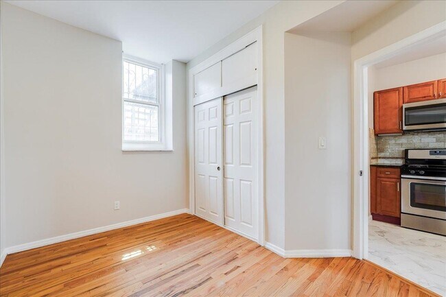 Building Photo - 27 Marion Pl