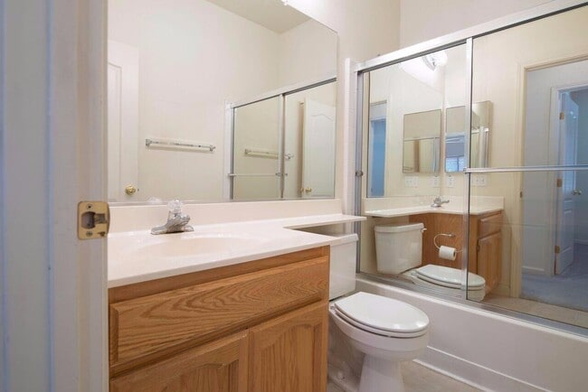 Building Photo - 751 Silchester Ct