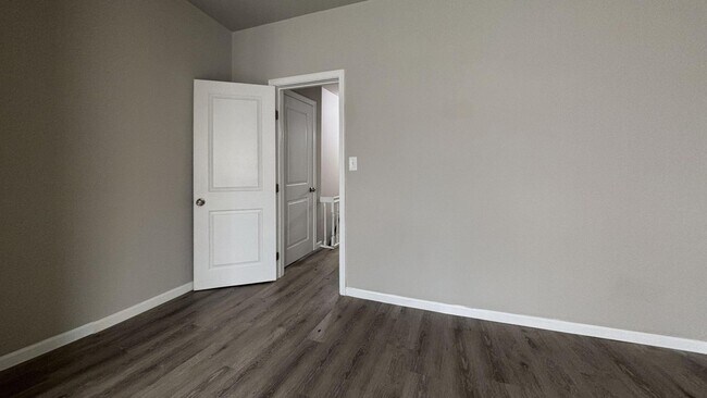 Building Photo - Modern 3-Bedroom Rental with Stainless Ste...