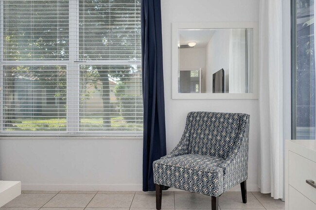 Building Photo - 4140 Oak Tree Dr