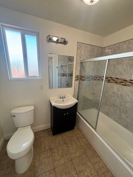 Building Photo - 732 E 74th St