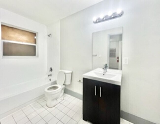 Building Photo - Three Bedroom Single Family Home with Private Fenced Yard