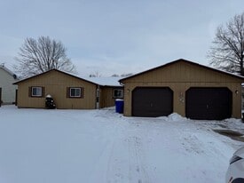 Building Photo - 198 Parklane Dr