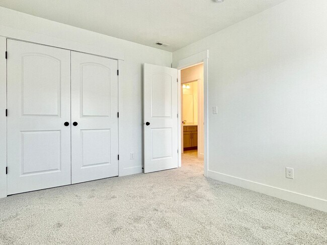 Building Photo - 4411 W Monument Peak Dr