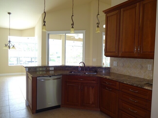Building Photo - 7 Cherokee Ct W