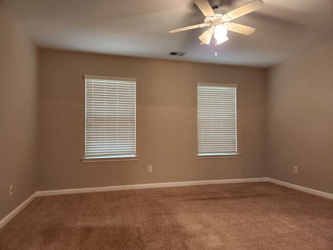 Building Photo - Charming 3 Bedroom 2 Bathroom home in Berwick!