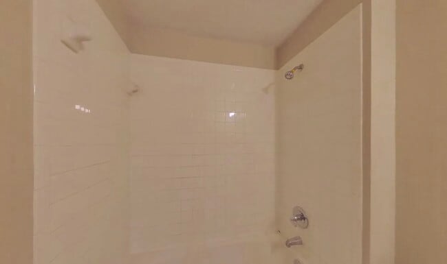 Building Photo - MOVE IN READY