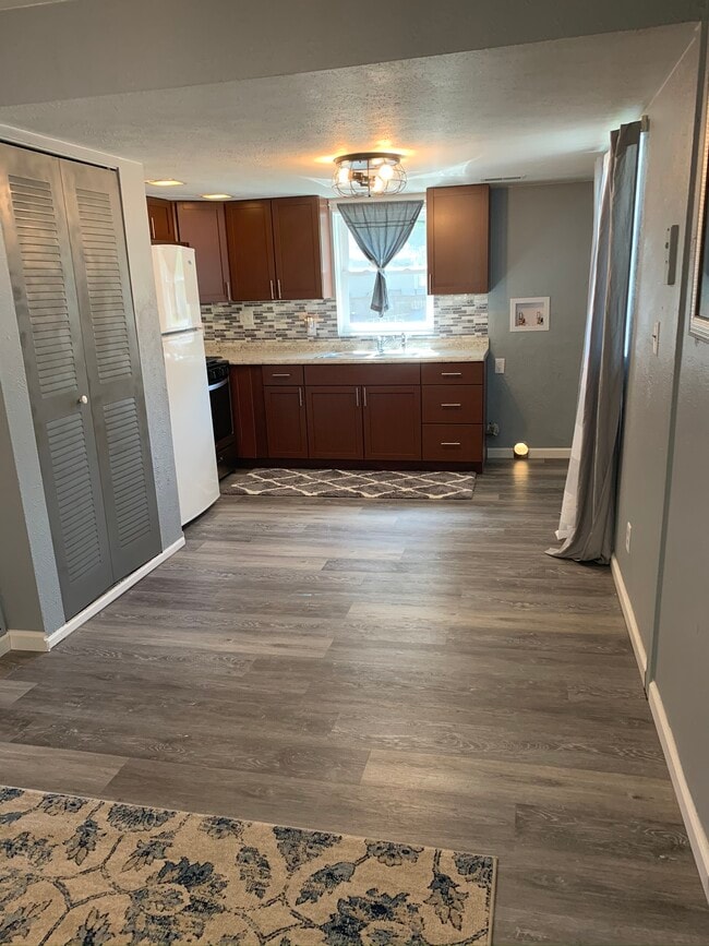 Building Photo - 205 Owen St