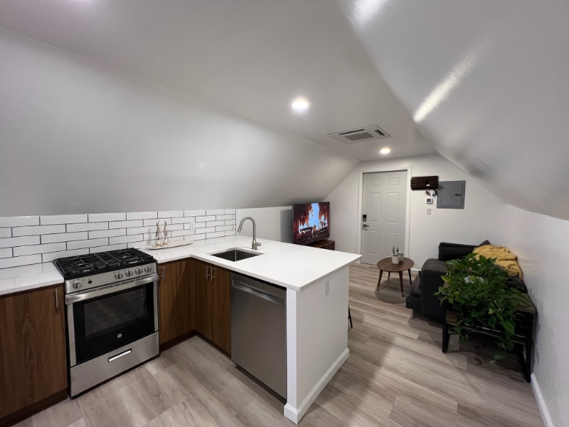 Building Photo - 3422 W Schubert Ave