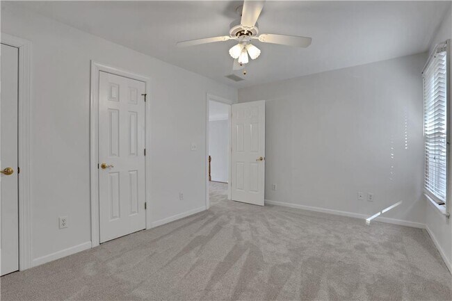 Building Photo - 127 Tara Blvd