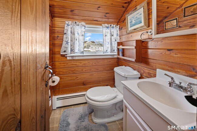 Building Photo - 33 Beach Rd W