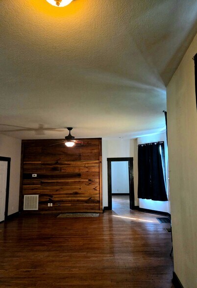 Building Photo - 1422 Coker Ave