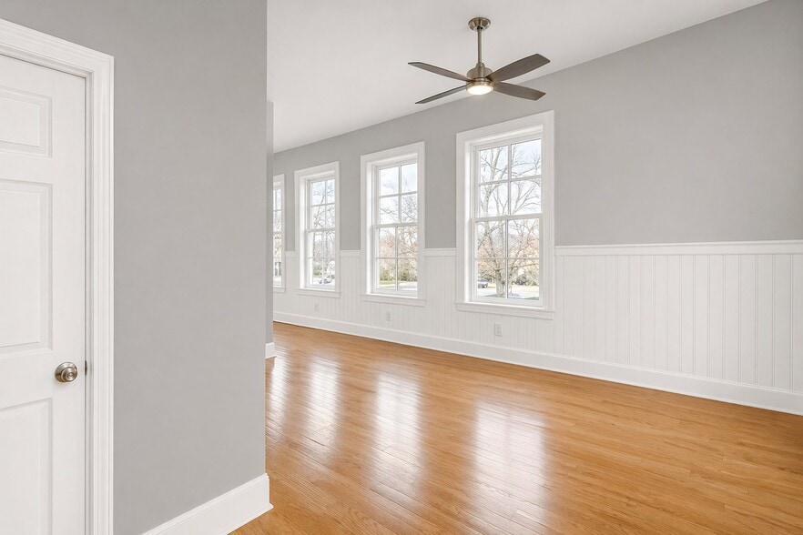 Building Photo - 124 W Bank St