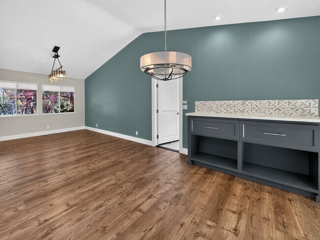 Building Photo - Gorgeous 4 Bedroom PLUS Spacious Bonus Room with Pool in Desired Alamo Neighborhood Available Now!