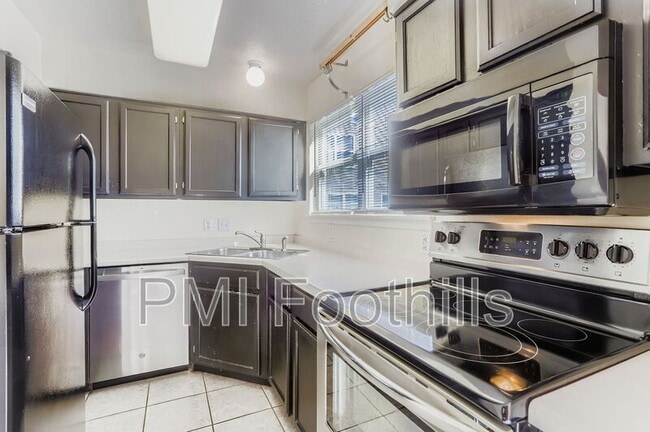 Building Photo - 1209 6th St
