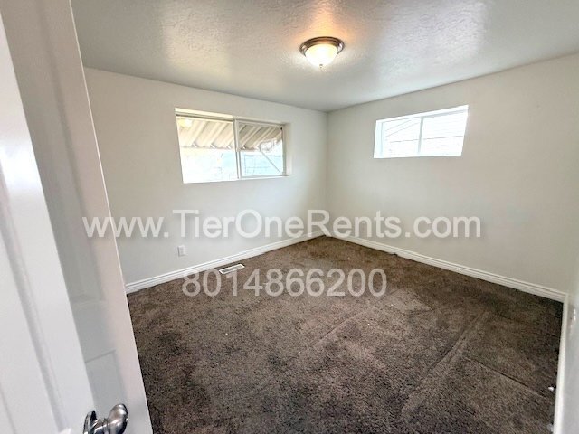 Building Photo - NO DEPOSIT option available for qualified renters!