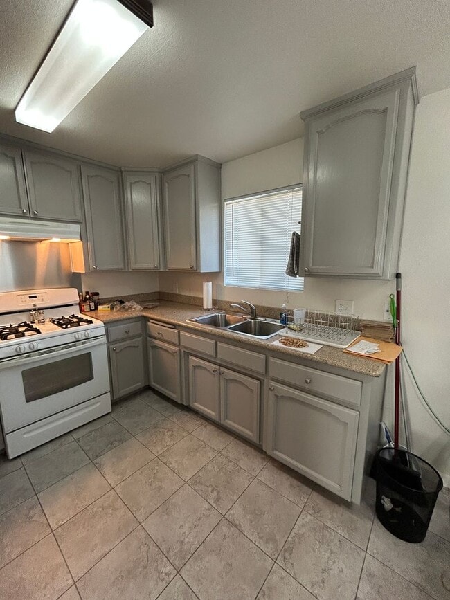 Building Photo - Why rent an apartment when you could have ...