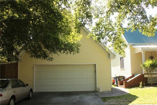 Building Photo - 610 Rock Springs Rd