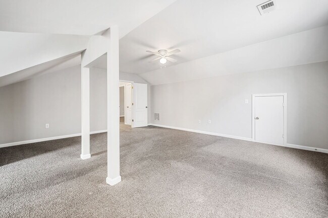 Building Photo - 82 Brookvalley Ct W