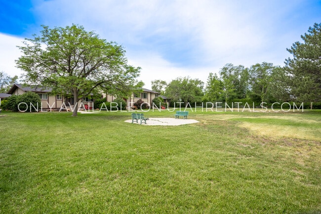 Building Photo - 338 Cedarwood Dr