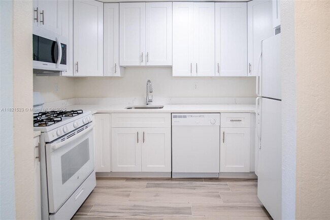 Building Photo - 8650 SW 67th Ave