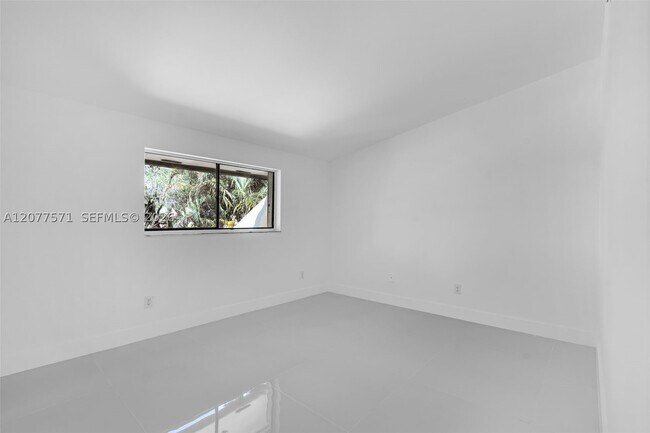 Building Photo - 3843 Alcantara Ave