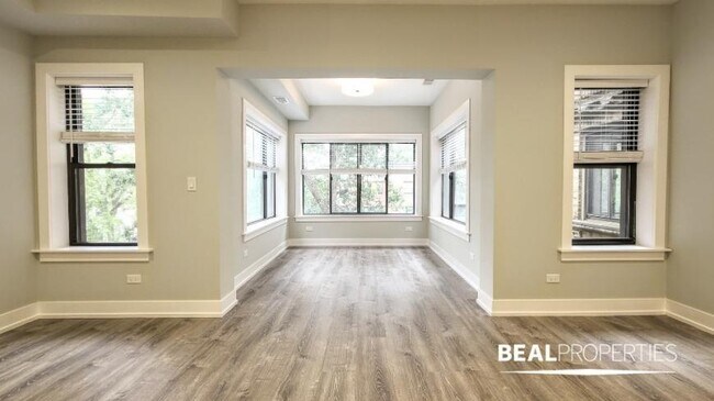 Building Photo - 1 bedroom in EVANSTON IL 60202