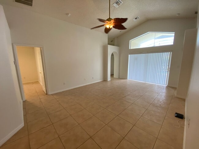 Building Photo - Great 4 Bedroom 3 Bathroom Pool Home in Indian Creek