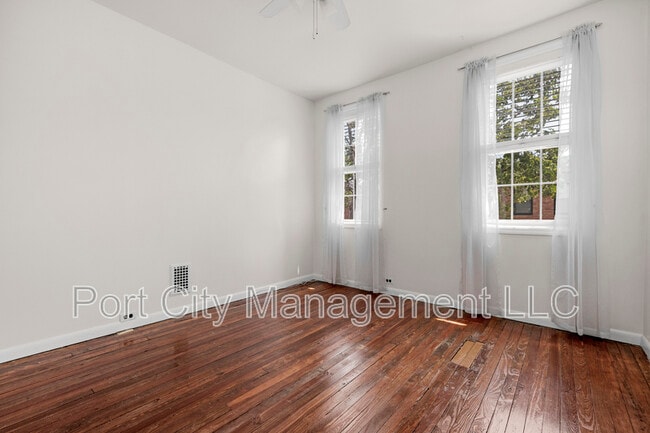 Building Photo - 634 S Curley St